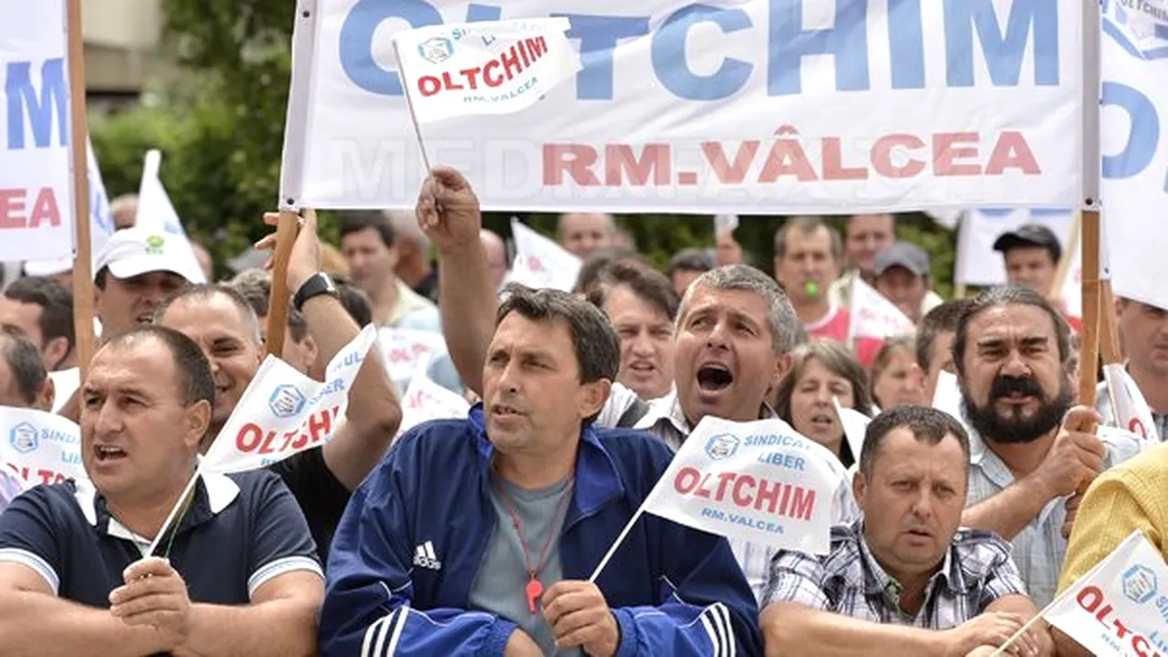 Protest al sindicaliştilor de la Oltchim: Ce a propus Ministerul Economiei pentru funcţionarea companiei - FOTO