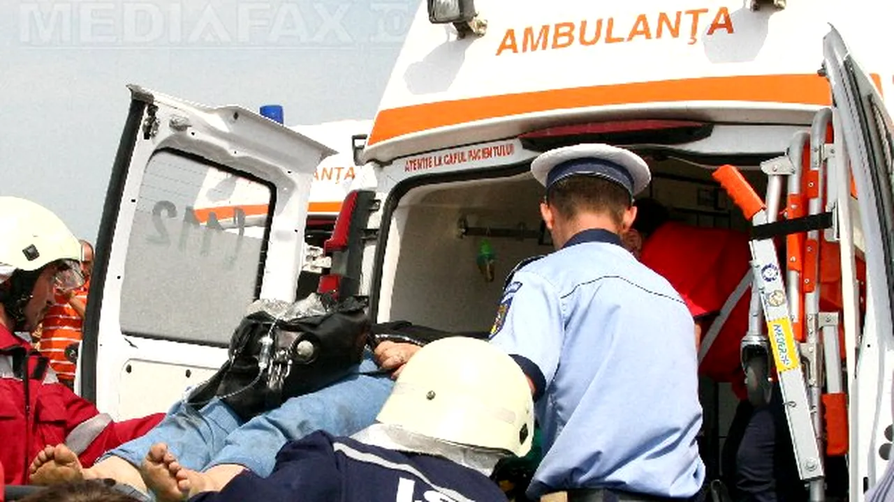 ACCIDENT GRAV, în Satu Mare: Şase persoane au murit după ce maşina în care erau a lovit un cap de pod şi apoi un gard