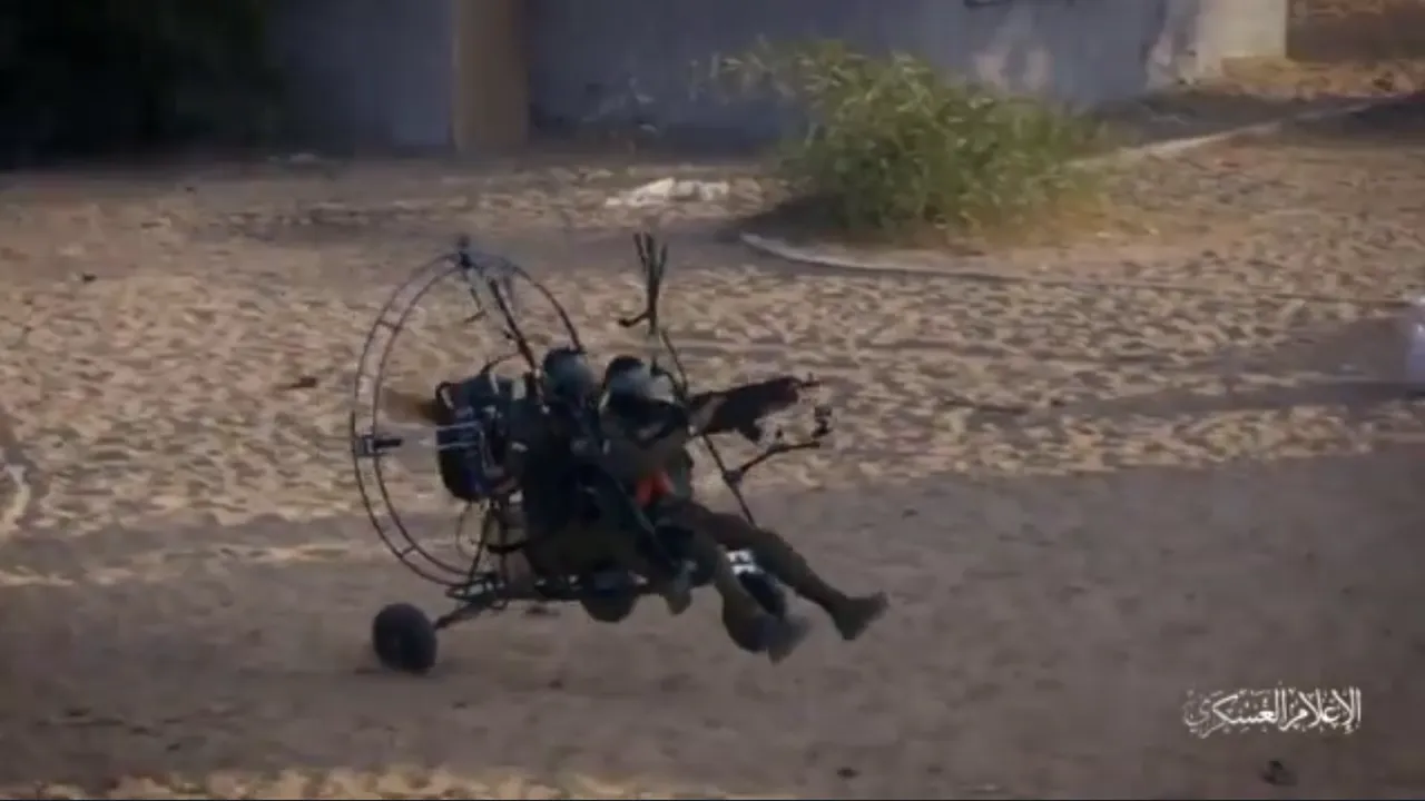 Pregătirile de atac ale militanţilor, rupte din filmul Max Max: Hamas, exerciţii cu deltaplanuri motorizate