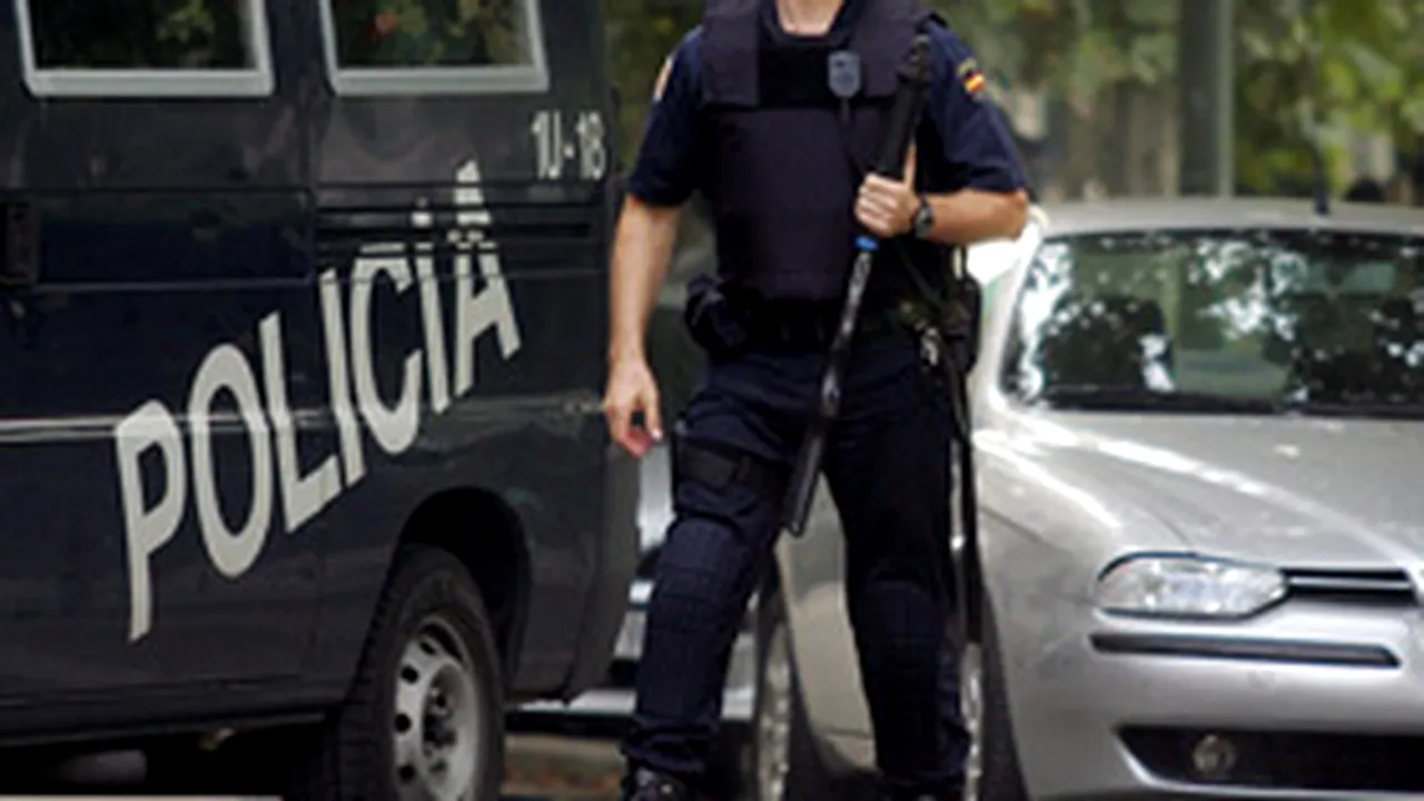 Spania: 20 de români, încarceraţi după ce au furat 18 tone de cupru