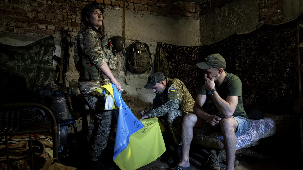 Războiul din Ucraina, ziua 153. Bombardamentele continuă / Ucrainenii întăresc apărarea / Gazprom reduce livrările de gaz prin Nord Stream 1 / Zelenski acuză Rusia că duce un 