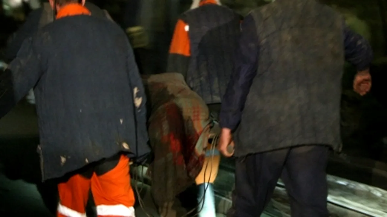 CNH: Toţi minerii au fost evacuaţi din mina Petrila, cu excepţia celor care au murit
