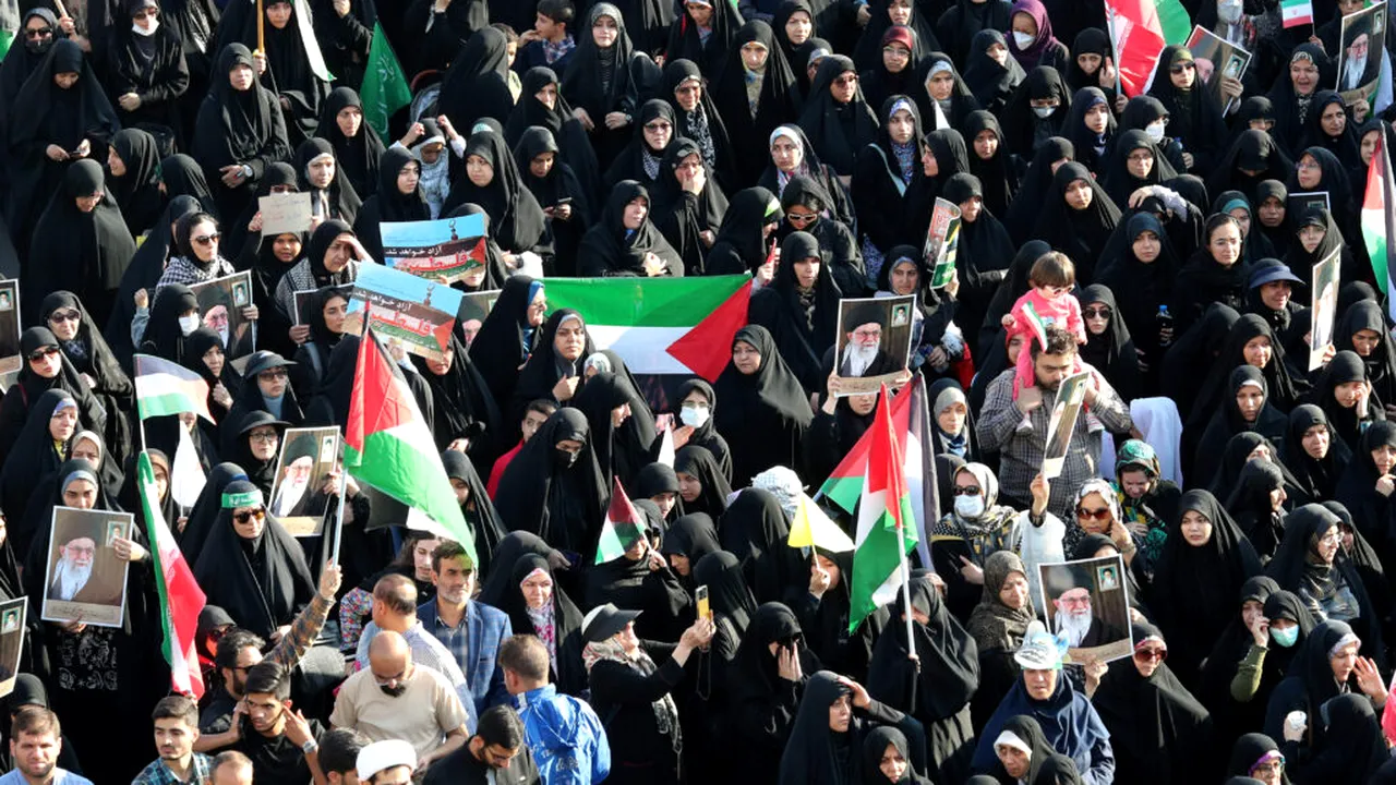 Iran: Protest cu sute de oameni după atacurile israeliene. Participanții cer răzbunare