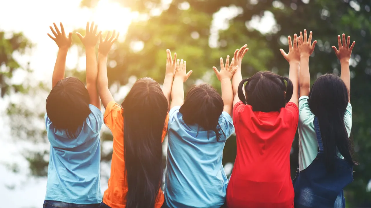 Elevii şcolii gimnaziale din Rediu, Galaţi, pregătesc spectacolul Muzicienii, în cadrul proiectului Creştem prin teatru, derulat de Fundaţia pentru Istorie, Cultură şi Educaţie