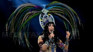 Cher suferă de o infecţie virală gravă şi poartă un monitor cardiac