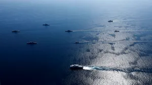 Premieră: Indonezia şi Rusia fac exerciţii navale în estul insulei Java