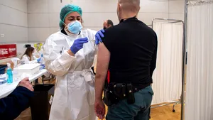 Programări la vaccinare: Peste 47.000 persoane programate şi mai mult de 350.000, pe lista de aşteptare în prima zi a etapei a treia