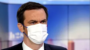 Ministru: Franţa ar putea urma exemplul Italiei şi să blocheze transporturile de vaccinuri