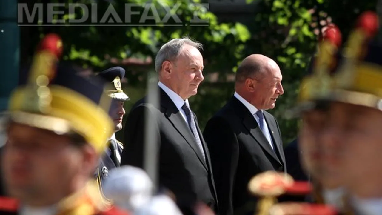 Băsescu: România a dăruit Republicii Moldova o biserică de lemn maramureşeană şi 1 milion de cărţi