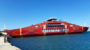 Turiştii blocaţi în Grecia: Cursele cu feribotul, pentru pasageri şi autovehicule, reluate către Insula Samothrakis