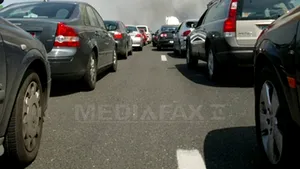 Trafic sufocant pe Valea Prahovei. Coloane de maşini s-au format între staţiunile montane