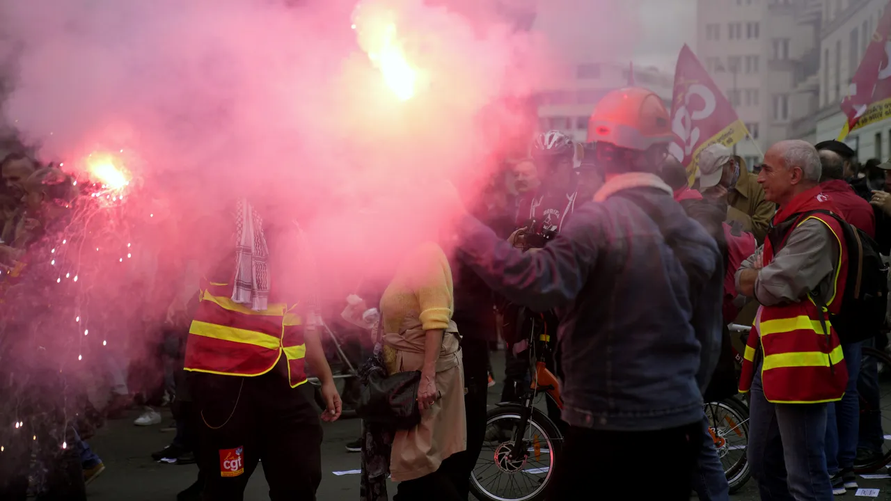 Proteste masive în centrul Parisului faţă de erodarea nivelului de trai. Incidente violente între jandarmi şi manifestanţi