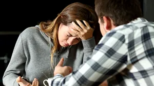 Automutilare, în plină criză de gelozie: O tânără de 24 de ani şi-a dat foc în faţa iubitului său