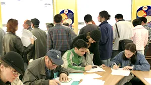 Gândul: Mii de contribuabili – puşi aiurea pe drumuri pentru procesarea declaraţiilor pe venitul global