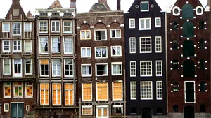 Programul Prima Casă, extins şi pentru românii care locuiesc în străinătate