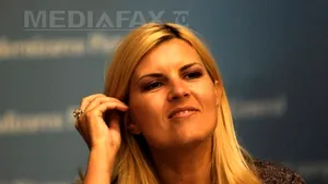 Udrea a oferit abonamente la Biblioteca Centrală Universitară unui grup de studenţi: Putem fi antimanelizare, antitabloidizare