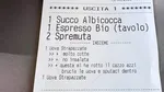 Mesaj inscripționat de un chelner pe bonul de comandă la un restaurant: „Ăsta mă enervează, arde ouăle și scuipă în ele”