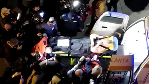 Pacienţi evacuaţi de la Spitalul „Foişor”, devenit suport COVID. Ordinul lui Arafat. Zeci de oameni protestează vineri noaptea