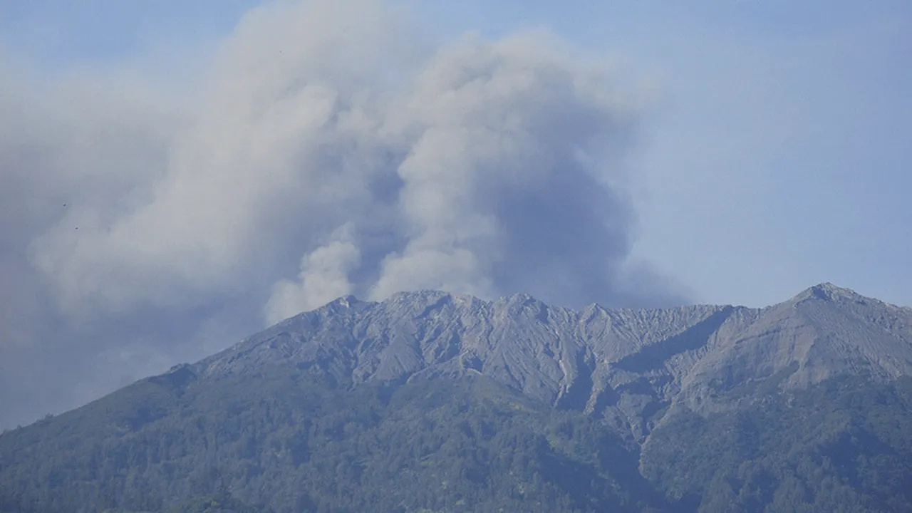 Aeroportul din Bali, închis din cauza cenuşii vulcanice, a fost redeschis