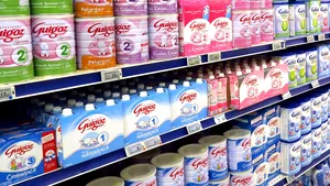 Ministerul Sănătăţii vrea să limiteze marketingul agresiv al înlocuitorilor laptelui matern. Amenzile prevăzute în proiect