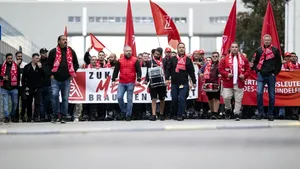 Criza auto scoate 175.000 de oameni la protest în Germania. Zeci de mii de locuri de muncă sunt amenințate