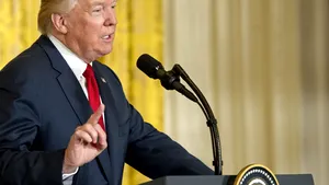 Donald Trump a anunţat că Statele Unite nu se vor retrage din NAFTA ”în acest moment”