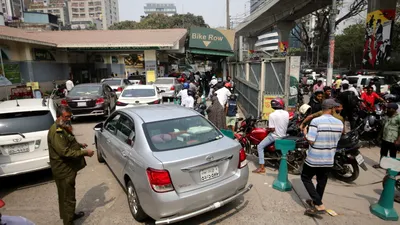 ANALIZĂ Crime, panică și jafuri în Asia, din cauza lipsei combustibilului. În cel mai aglomerat stat din lume angajații benzinăriilor au fost uciși de șoferi furioși