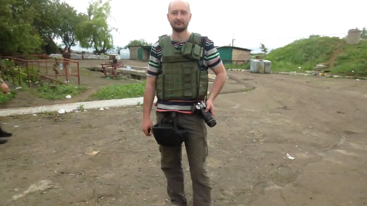 Jurnalistul rus Arkadi Babcenko, despre care se anunţase că a fost ASASINAT, este în VIAŢĂ/ Înscenarea morţii a permis dejucarea unui complot/ UPDATE: Rusia condamnă vehement decizia