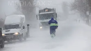 Ninsori în ţară: LISTA drumurilor unde circulaţia este în continuare închisă sau cu restricţii. LISTA trenurilor anulate din cauza vremii