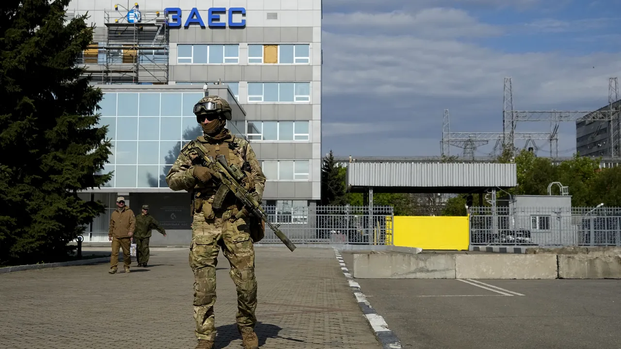 Ruşii acuză Ucraina că foloseşte arme occidentale pentru a ataca centrala de la Zaporojie. SUA spun că Moscova o foloseşte ca 