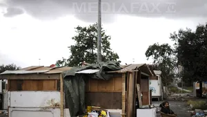 Tabără de romi din Torino, incendiată în urma denunţării false a unui viol