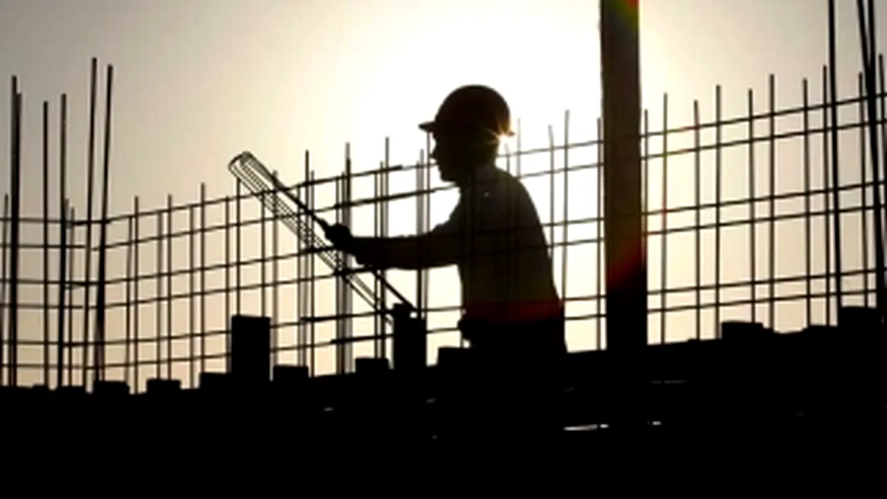 Volumul lucrărilor de construcţii, în scădere în primele 11 luni ale anului trecut