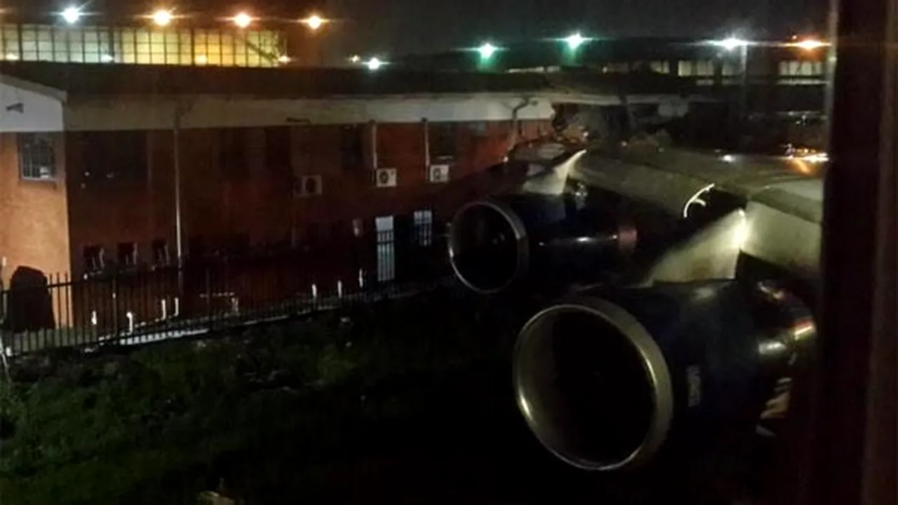 Un avion Boeing al British Airways a lovit o clădire pe aeroportul din Johannesburg