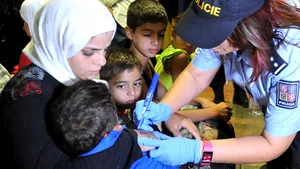 Scandal în Cehia după ce poliţia a marcat refugiaţii prin inscripţii pe mâini: 