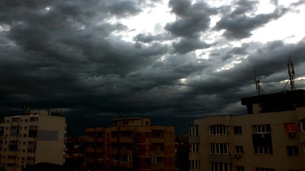 Atenționare nowcasting: Cod galben de furtuni în județele Gorj și Vâlcea