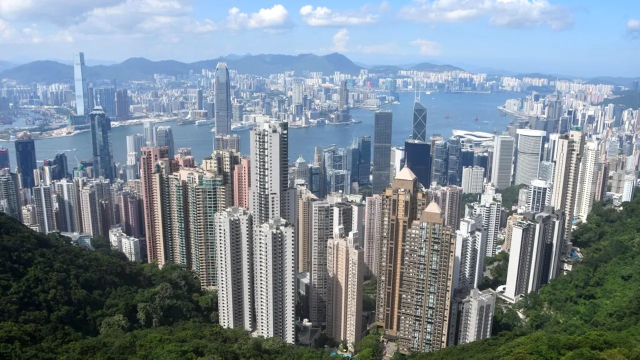 Cea mai lungă scară rulantă din lume are 100.000 de utilizatori în fiecare zi. Sistemul are o mare problemă