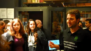 Andi Moisescu, despre experienţa de librar: Emoţia e comparabilă cu cea trăită când citeşti o carte