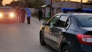 Doi gălăţeni infectaţi cu coronavirus şi carantinaţi, au fost prinşi în drum spre un priveghi. N-au mai ajuns, dar au primit dosar penal
