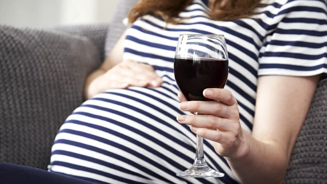 Consumul de alcool în cele trei luni dinaintea sarcinii poate modifica trăsăturile copilului - studiu