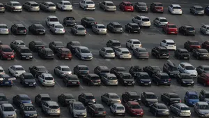 Parcările publice şi private vor fi taxate. Primarul Firea: Din toamnă, nu se va mai putea parca gratuit. Ce spune despre benzile unice pentru transportul în comun