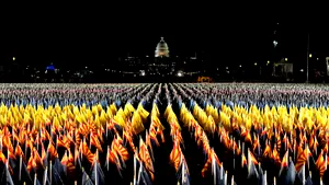 VIDEO Imagini spectaculoase din Washington DC. Sute de steaguri luminate au fluturat luni, pe National Mall