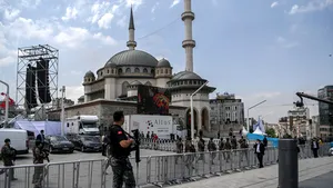 Sute de persoane anchetate la Primăria din Istanbul. Primarul oraşului este principalul opozant al lui Erdogan