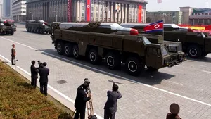 CRIZA NORD-COREEANĂ: Phenianul a instalat a doua RACHETĂ pe coasta de est