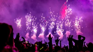 România se pregăteşte pentru 2020 | Revelion, de la malul mării până pe pârtie. Petrecere retro în Capitală şi mega-concerte în mai multe oraşe