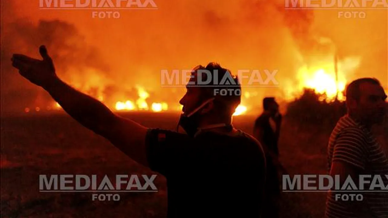 Incendiile din Grecia: Zeci de pacienţi, evacuaţi dintr-un spital, au fost mutaţi pe un feribot