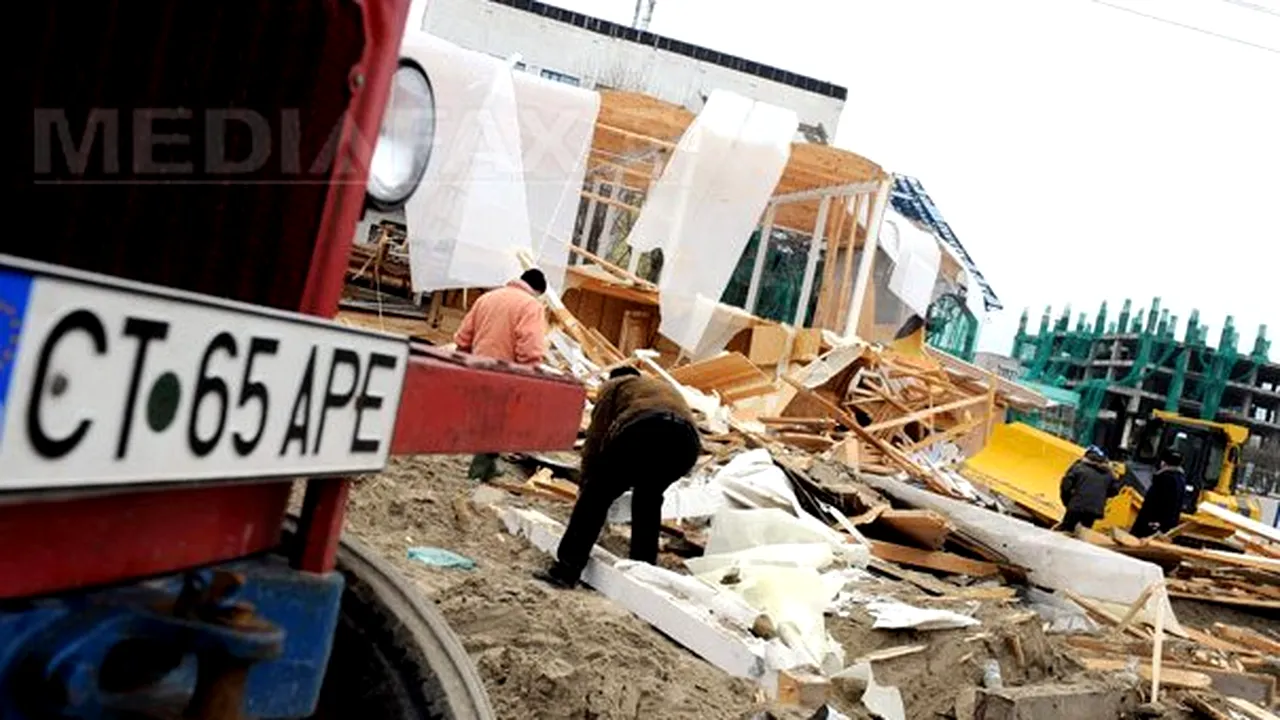 Guvernul dărâmă toate construcţiile ilegale de pe litoral. Amenzile, de zece ori mai mari