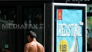 IMAGINEA ZILEI: Un bărbat se plimbă gol prin centrul Capitalei – FOTO