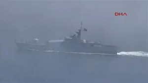 FOTO, VIDEO Coliziune, în Marea Neagră, între o navă MILITARĂ rusă şi un vas cargo care plecase din România/ Nava rusă s-a SCUFUNDAT