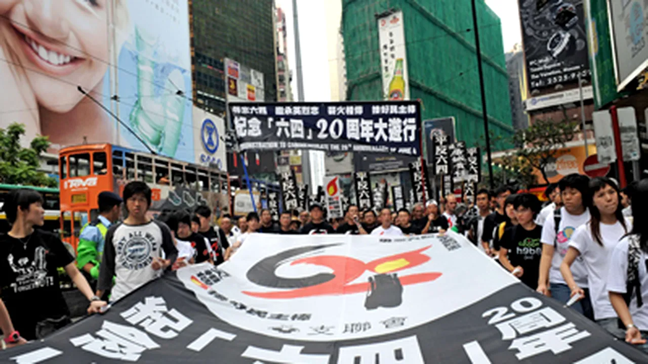 Mii de manifestanţi comemorează la Hong Kong 20 de ani de la evenimentele din piaţa Tiananmen