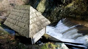 Comori ale României: Morile de apă de la Rudăria, unice în Europa de Est, vizitate de mii de turişti anual